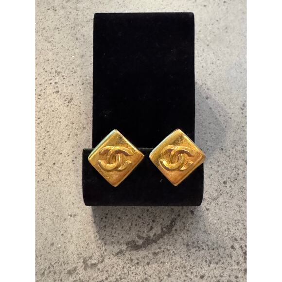 Authentic Chanel Vintage CC Rhombus Clip On Earrings 96P 24k Gold Plated - Picture 2 of 5